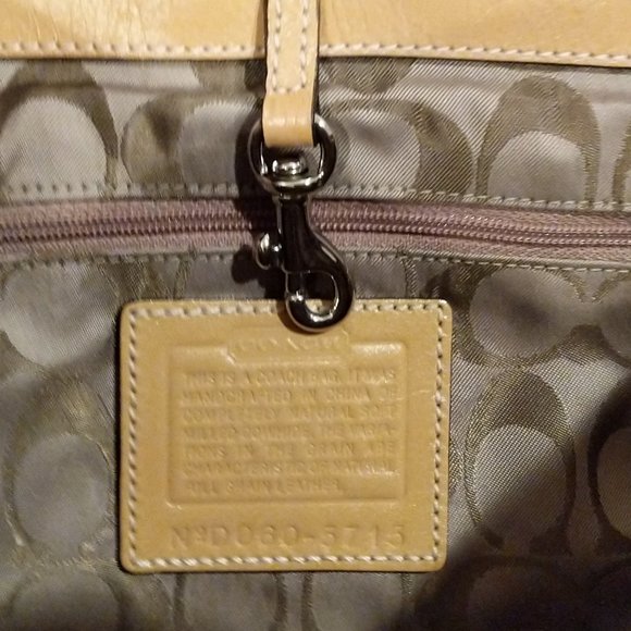 Genuine Coach Tote Handbag - New with tags, drawstring dust bag, original box - Picture 3 of 6